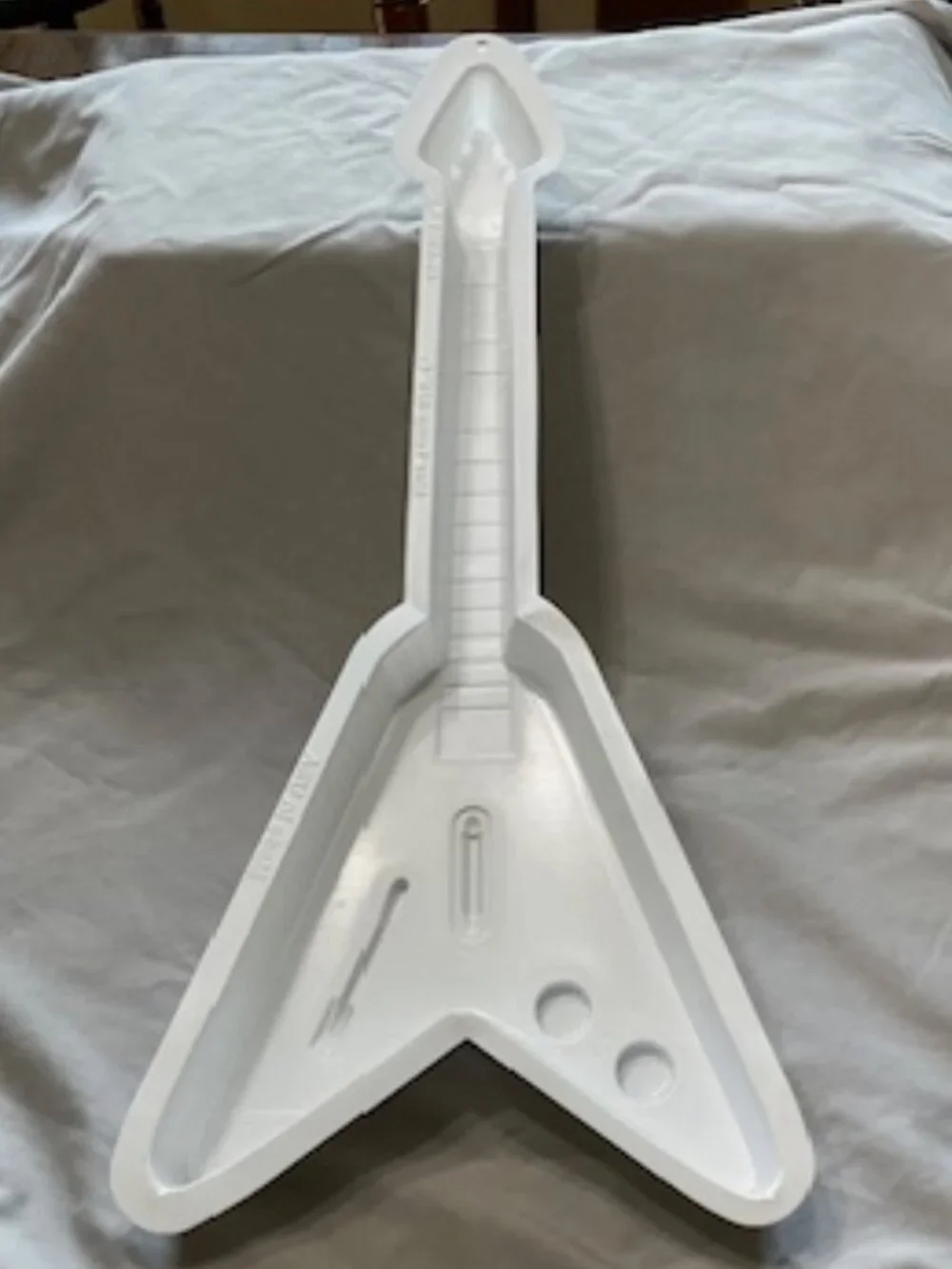 Pantastic “Guitar Hero” Electric V-shaped Guitar Cake Mold
